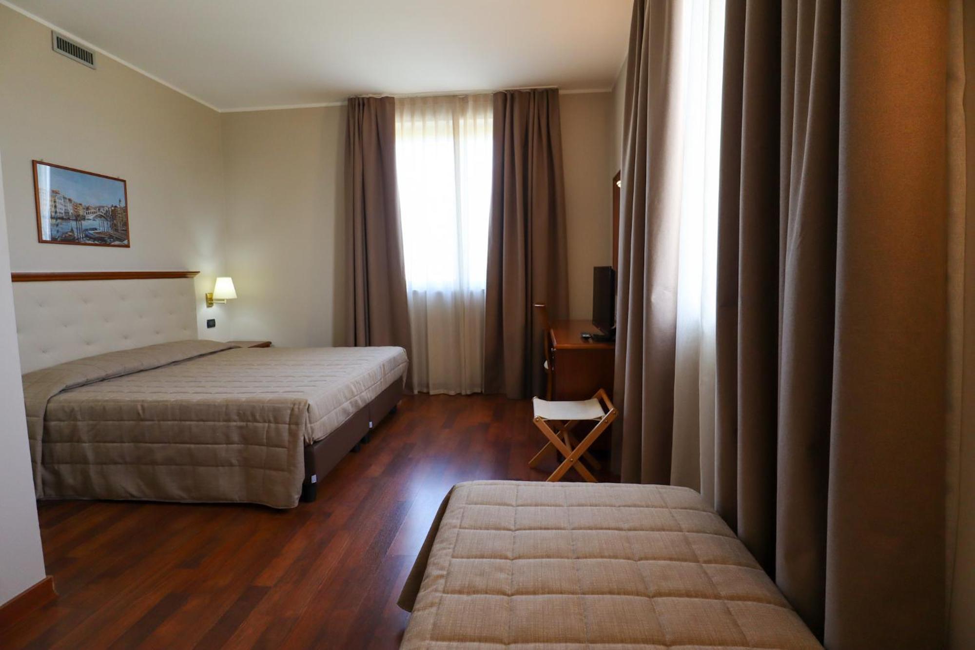 Hotel Rizzi Castel San Giovanni  Luaran gambar