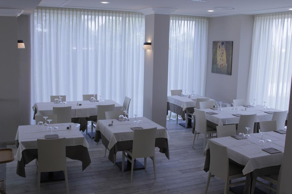 Hotel Rizzi Castel San Giovanni  Luaran gambar
